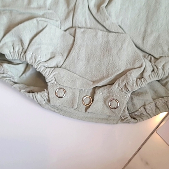 ⚡️BOGO 50% Off⚡️ Baby girl cute romper with bonnet - Picture 3 of 4